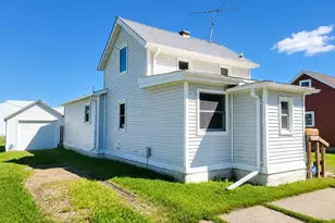 245 3rd Ave SE, Wells, MN 56097 - Photo 2