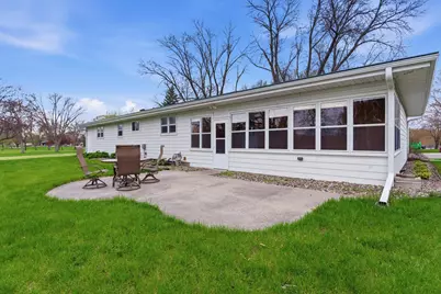 311 E Oak Avenue, Olivia, MN 56277 - Photo 2