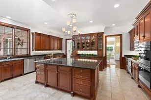 546 Harrington Rd, Wayzata, MN 55391 - Photo 10