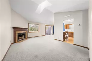 995 Heritage Ct E, Vadnais Heights, MN 55127 - Photo 8