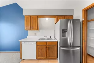 995 Heritage Ct E, Vadnais Heights, MN 55127 - Photo 10