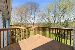 995 Heritage Ct E, Vadnais Heights, MN 55127 - Photo 4