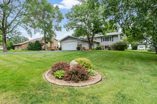 2001 Ridgewood Dr NW, Alexandria, MN 56308 - Photo 2