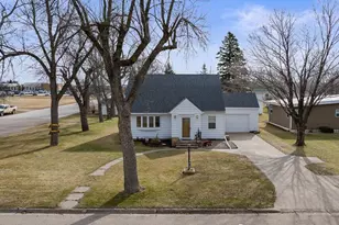 301 S Oak St, Hendricks, MN 56136 - Photo 1