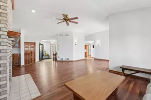 2242 Jennifer Ln, North Saint Paul, MN 55109 - Photo 4