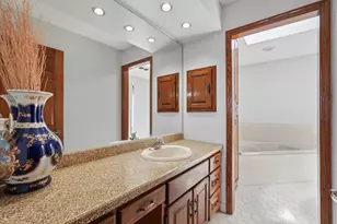 2242 Jennifer Ln, North Saint Paul, MN 55109 - Photo 10