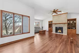 2242 Jennifer Ln, North Saint Paul, MN 55109 - Photo 2