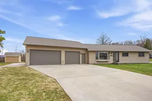 137 Rhame Ave, Red Wing, MN 55066 - Photo 2