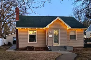 319 Crocker Ave N, Thief River Falls, MN 56701 - Photo 1