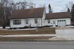 912 3rd St NE, Roseau, MN 56751 - Photo 1