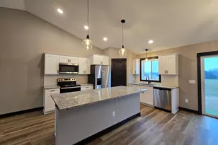 913 Three Lakes Ct, Madison Lake, MN 56063 - Photo 4