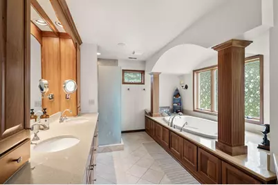 240 Cottonwood Drive, Vadnais Heights, MN 55127 - Photo 44