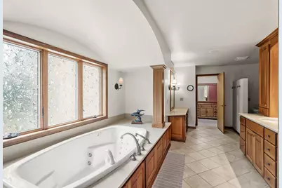 240 Cottonwood Drive, Vadnais Heights, MN 55127 - Photo 46