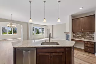 1055 Roselyn Dr, Victoria, MN 55386 - Photo 6