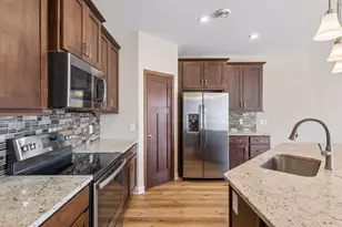 1055 Roselyn Dr, Victoria, MN 55386 - Photo 8