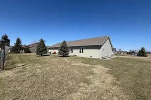 906 Sunrise Blvd, Redwood Falls, MN 56283 - Photo 18