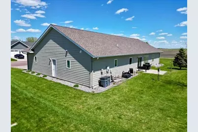906 Sunrise Boulevard, Redwood Falls, MN 56283 - Photo 4