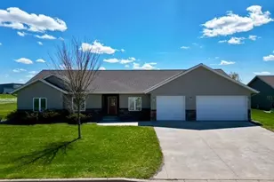 906 Sunrise Blvd, Redwood Falls, MN 56283 - Photo 2