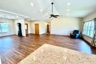 906 Sunrise Blvd, Redwood Falls, MN 56283 - Photo 22