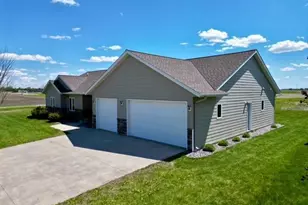 906 Sunrise Blvd, Redwood Falls, MN 56283 - Photo 4