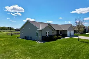 906 Sunrise Blvd, Redwood Falls, MN 56283 - Photo 4