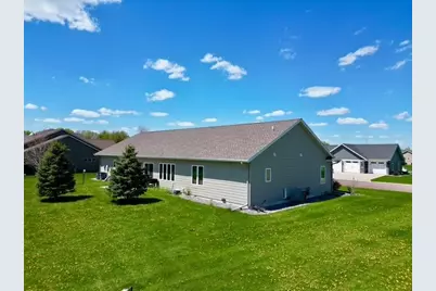 906 Sunrise Boulevard, Redwood Falls, MN 56283 - Photo 6