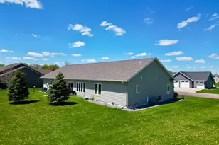 906 Sunrise Blvd, Redwood Falls, MN 56283 - Photo 6