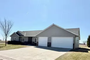 906 Sunrise Blvd, Redwood Falls, MN 56283 - Photo 12