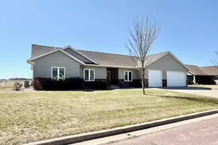 906 Sunrise Blvd, Redwood Falls, MN 56283 - Photo 8