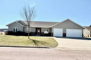 906 Sunrise Blvd, Redwood Falls, MN 56283 - Photo 2