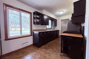 8254 Hearthside Rd S, Cottage Grove, MN 55016 - Photo 2