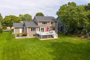 592 Vicki Ln, Shoreview, MN 55126 - Photo 4