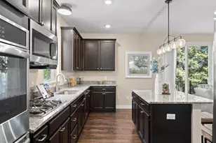 9704 Emerson Ct, Eden Prairie, MN 55347 - Photo 6