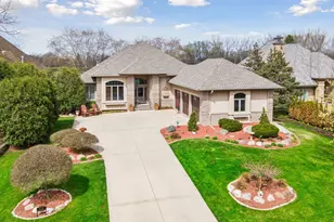 9226 Breckenridge Ln, Eden Prairie, MN 55347 - Photo 2