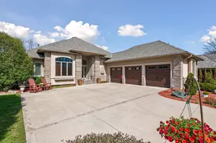 9226 Breckenridge Ln, Eden Prairie, MN 55347 - Photo 12