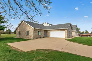 901 W Main St, Belle Plaine, MN 56011 - Photo 1