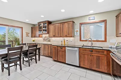 10408 Wyoming Avenue S, Bloomington, MN 55438 - Photo 12