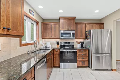10408 Wyoming Avenue S, Bloomington, MN 55438 - Photo 10