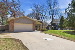 7351 Walnut Ct, Eden Prairie, MN 55346 - Photo 2