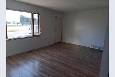 803 11 1/2 Avenue SE, Willmar, MN 56201 - Photo 4