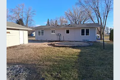 803 11 1/2 Avenue SE, Willmar, MN 56201 - Photo 2