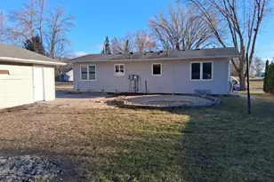 803 11 1/2 Ave SE, Willmar, MN 56201 - Photo 2