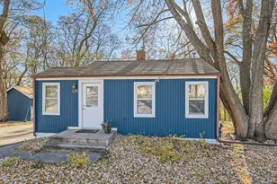 480 Roselawn Ave E, Maplewood, MN 55117 - Photo 2