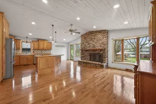 8381 Knollwood Dr, Mounds View, MN 55112 - Photo 6