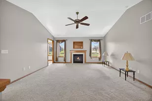 802 Timothy Dr SE, Stewartville, MN 55976 - Photo 4
