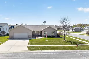 802 Timothy Dr SE, Stewartville, MN 55976 - Photo 2