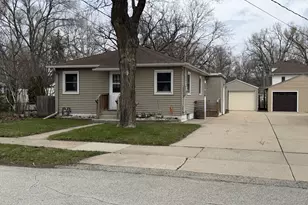 1539 4th St NE, Rochester, MN 55906 - Photo 2