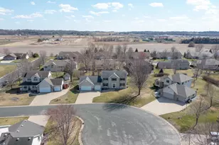 905 Horizon Cir, Belle Plaine, MN 56011 - Photo 2