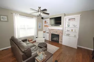 7745 Madelyn Creek Dr, Victoria, MN 55386 - Photo 4