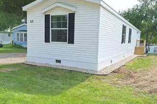 215 N McKay Ave, Alexandria, MN 56308 - Photo 2